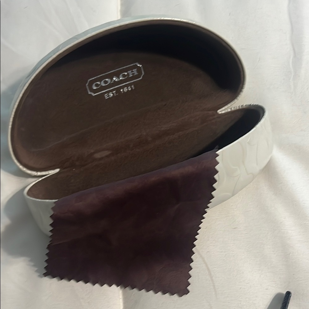 Coach Black Sunglasses with White Case - Picture 9 of 10